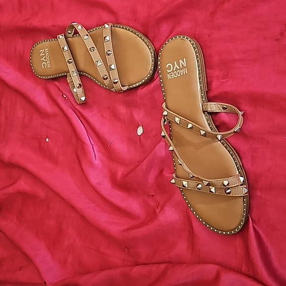 Worn once in the house, and that is all. Like new madden sandals - Picture 2 of 2